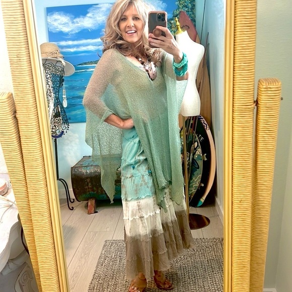 GAYA Artisan Made by Hand, Overlay Cape/shawl/lightweight Cover for any outfit - Picture 1 of 11